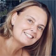 Farmacéutica con experiencia también en biología , física, química y geología. ESO